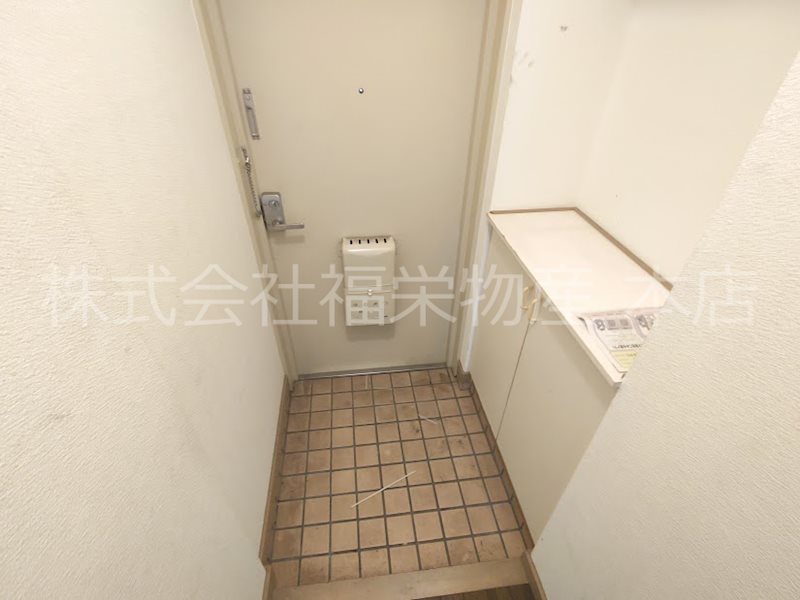 玄関　下駄箱収納あり