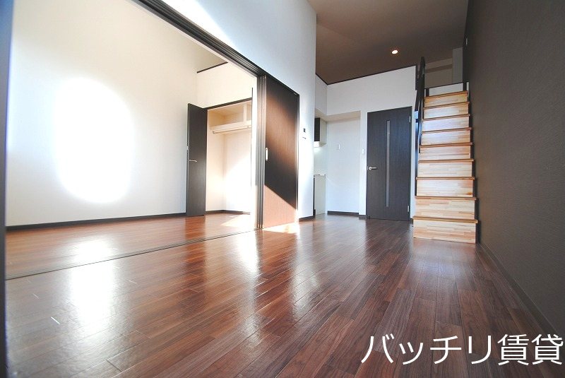 居室・リビング　画像は同型イメージの為、現況を優先いたします。
