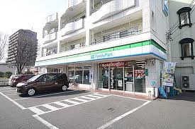 コンビニ　ファミリーマート 成田かの里店（コンビニ）まで120m