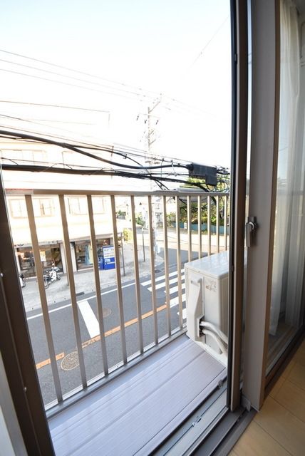 眺望　全面は道路なので景色は開けています