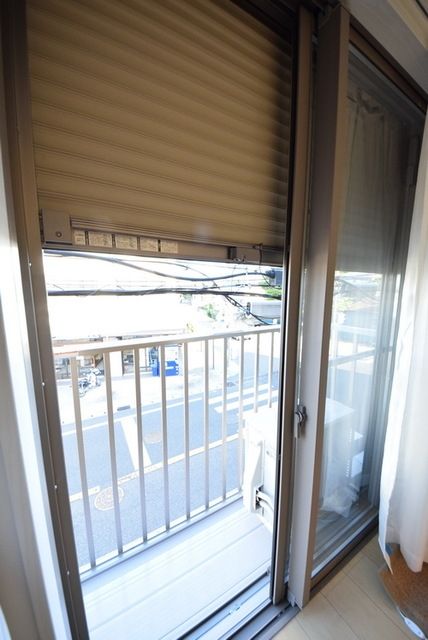 その他設備　全室に防犯シャッター付いています