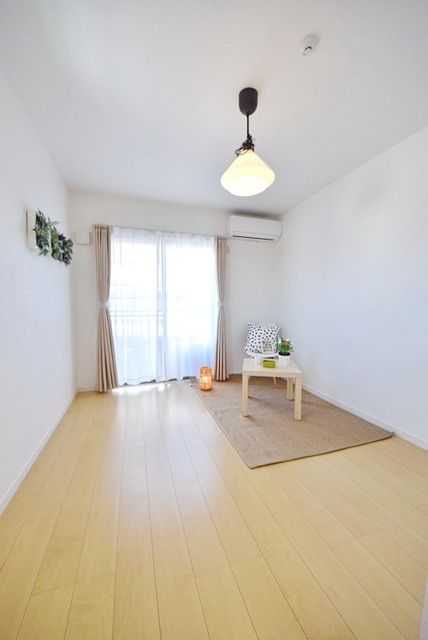 居室・リビング　明るいお部屋です