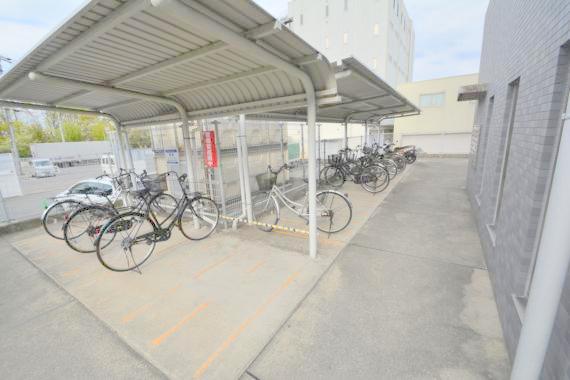 駐車場　あなたの大事な自転車も安心してとめることができますね。