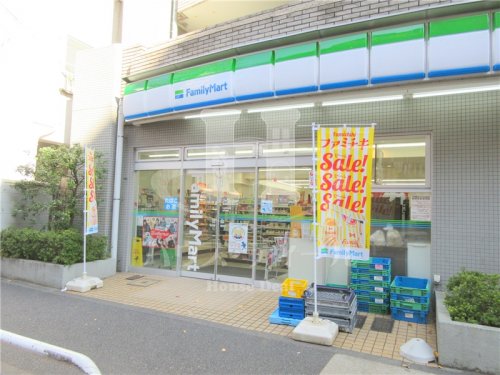 コンビニ　ファミリーマート板橋駅桜通り店（コンビニ）まで252m