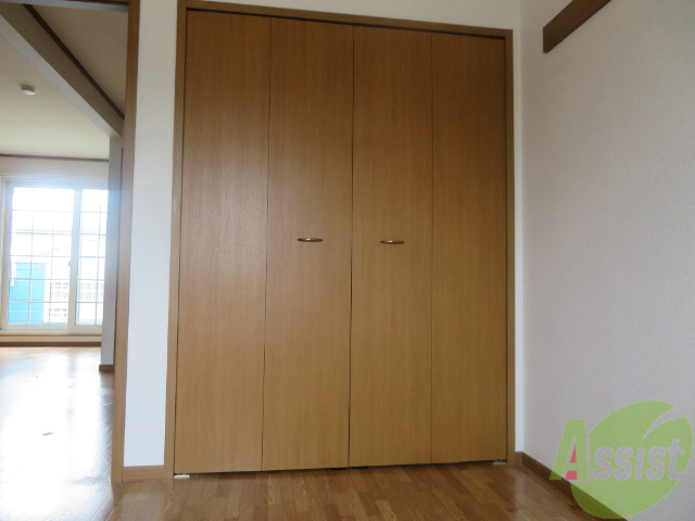 収納　寝室にあったクローゼット。荷物がたくさんあっても大丈夫。