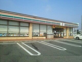 コンビニ　セブンイレブン田原大久保店（コンビニ）まで550m