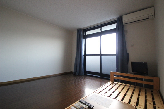 居室・リビング　※別部屋の写真です