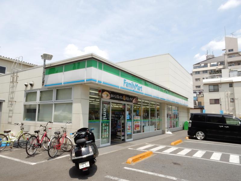 コンビニ　ファミリーマート（コンビニ）まで300m