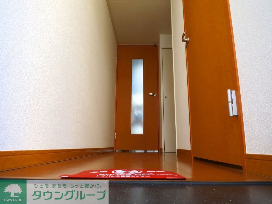 玄関　仕様・設備は現況と異なる場合があります。現況優先。