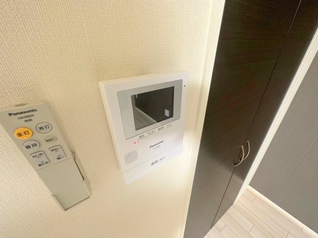 セキュリティ　TVモニターホンで来客が誰か確認してから開けて下さいね