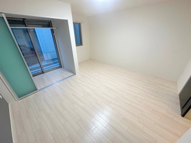 居室・リビング　家具配置がしやすいですね。