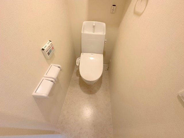 トイレ　綺麗なトイレにはウォシュレット標準装備です。