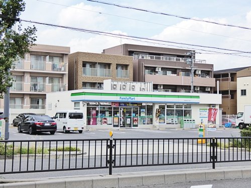 コンビニ　ファミリーマート名東本通三丁目店（コンビニ）まで380m