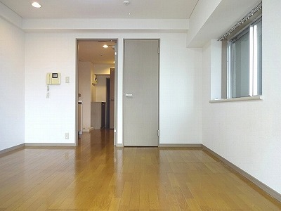 居室・リビング　全室角部屋・２面採光　広々７．６帖のお部屋です♪