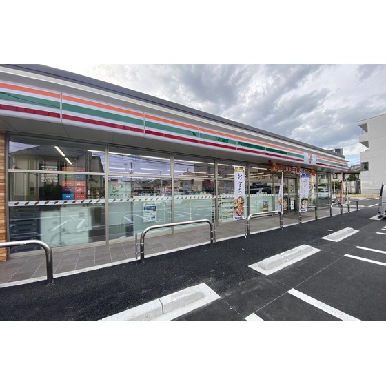 コンビニ　セブンイレブン荒巻神明町店（コンビニ）まで213m