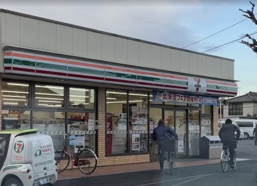 コンビニ　セブン-イレブン 足立西綾瀬３丁目店（コンビニ）まで256m