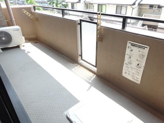 バルコニー　日当たりの良いバルコニー