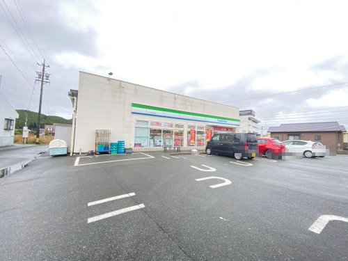 コンビニ　ファミリーマートくりはら度会店（コンビニ）まで986m