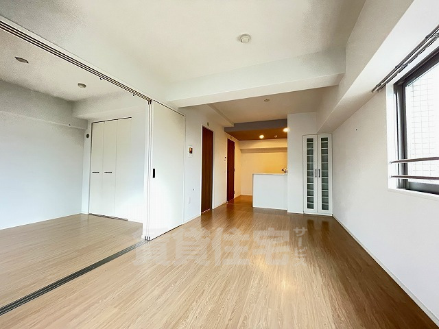 居室・リビング　同建物　別部屋