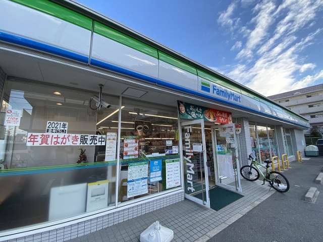 コンビニ　ファミリーマート（コンビニ）まで377m