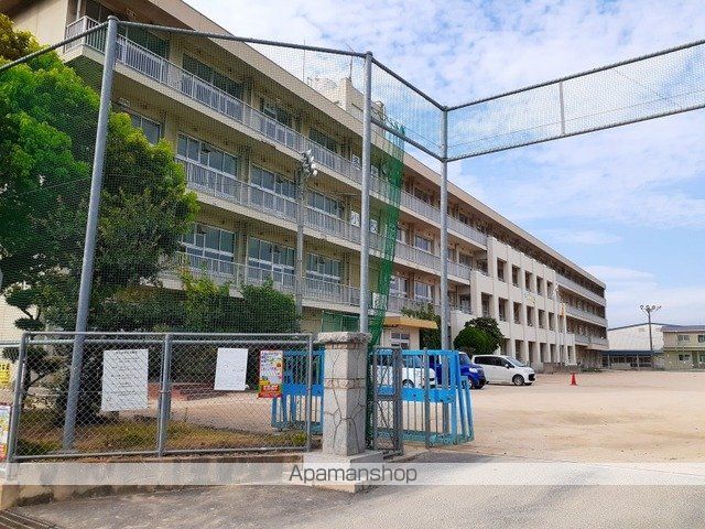 小学校　多治米小学校（小学校）まで700m