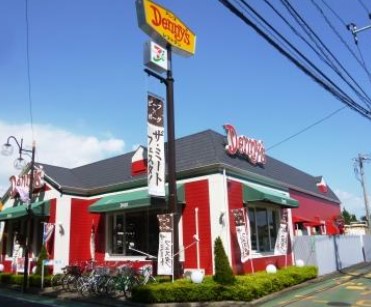 飲食店　デニーズ成城店（飲食店）まで135m