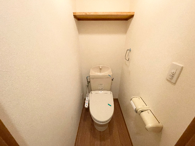 トイレ　※室内写真は別室サンプル写真。