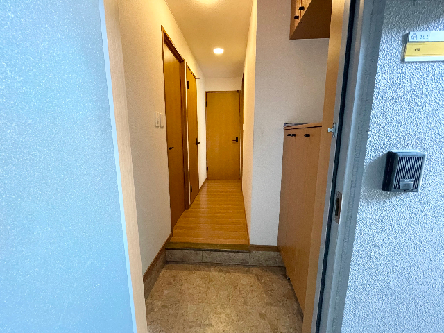 玄関　※室内写真は別室サンプル写真。