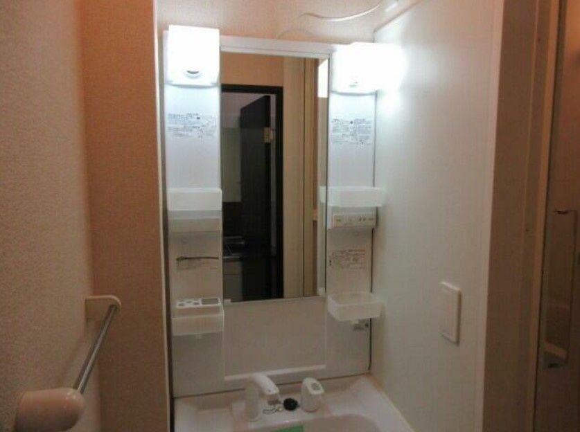 洗面設備　別部屋参照写真