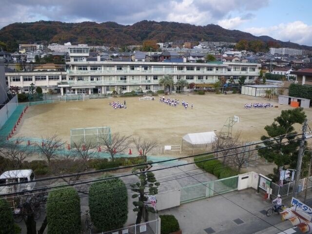 小学校　池田市立池田小学校（小学校）まで835m