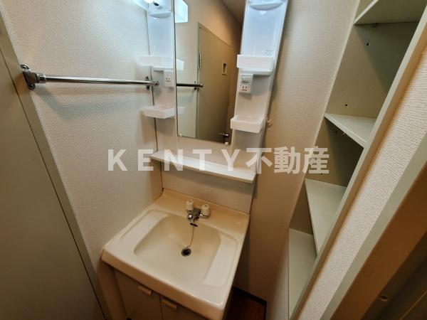 洗面設備　脱衣スペースもあります