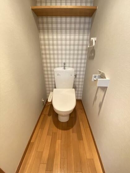 トイレ　※退去前の為別部屋の写真となります
