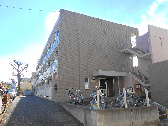 建物外観　オートロック付きマンション。