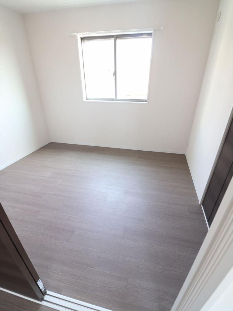 その他　5.1帖の洋室です