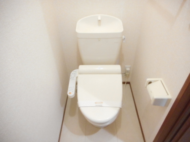 トイレ　温水洗浄暖房便座仕様です