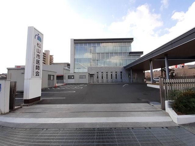病院　松山市医師会様（病院）まで750m