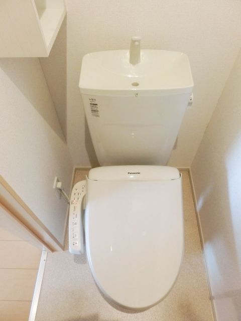 トイレ　温水洗浄便座付きトイレです