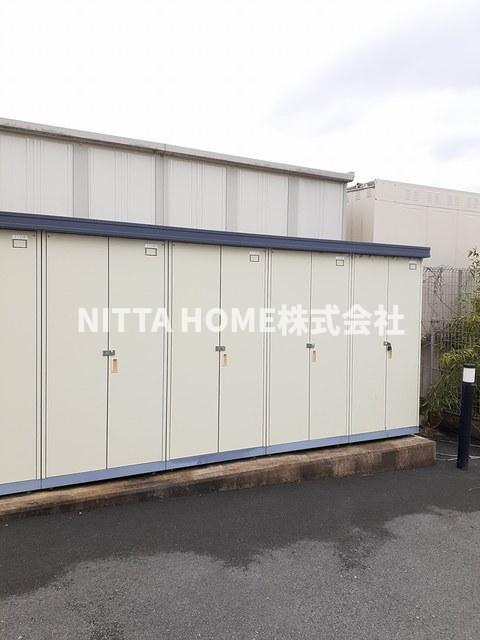 その他共有部分　各部屋に一戸外部物置を設置しています！
