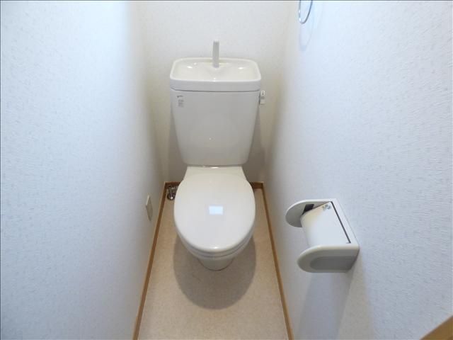 トイレ　清潔感のあるレストルームです。