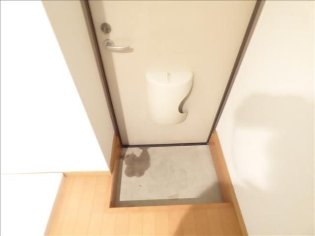 玄関　玄関ポストあります。