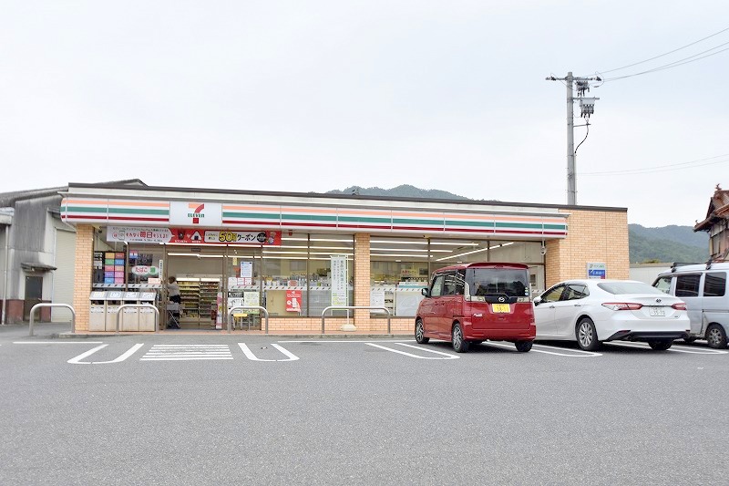 コンビニ　セブンイレブン熊野町萩原8丁目店（コンビニ）まで250m