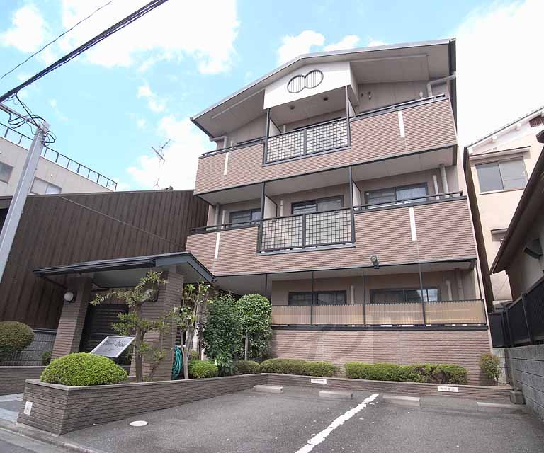 建物外観　パリッと綺麗な外観ですね。
