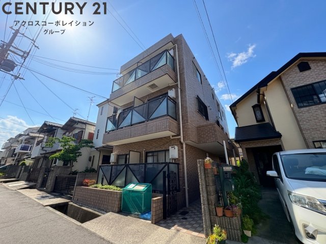 建物外観　居住者専用のごみ置き場があります。