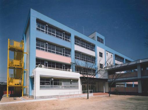 中学校　門真市立第四中（中学校）まで609m