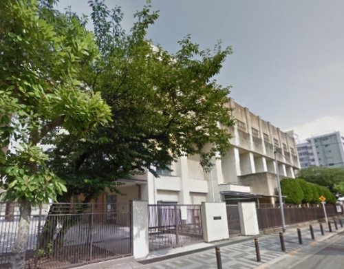 中学校　旭陽中学校（中学校）まで884m