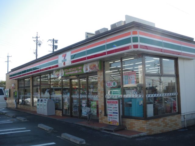 コンビニ　セブンイレブン（コンビニ）まで990m