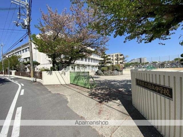 中学校　堺市立中学校三国丘中学校（中学校）まで385m