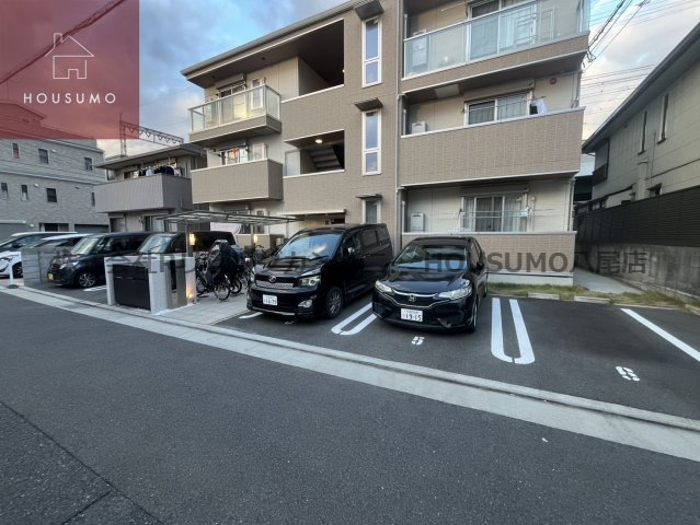 駐車場　駐車場に車を止められます