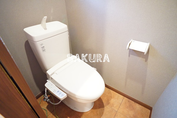 トイレ　落ち着いた色調のトイレです♪