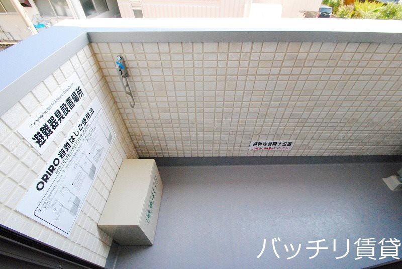 バルコニー　別号室の画像。現況優先